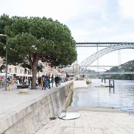 Merc Ribeira's View アパート